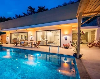 Kaş Üzümlü'de Sakin Konumda, Özel Havuzlu, Şık Balayı Villası - 1