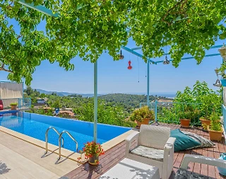 Kaş Üzümlü'de Yeşilliklerle Dolu Doğada, Özel Havuzlu, 3+1 Villa - 1