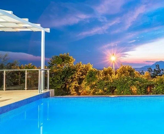 Kaş Üzümlü'de Doğa İçerisinde, Özel Havuzlu, 9 Kişilik Villa - 1