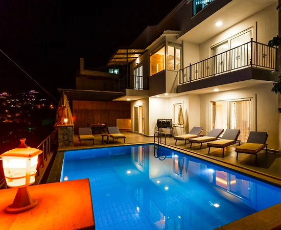 Kaş Kalkan'da Geniş Ailelere Uygun, Özel Havuzlu, Modern Villa - 1