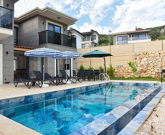 Kaş Andifli'de Sakin Konumda, Özel Havuzlu, Modern Villa - 1