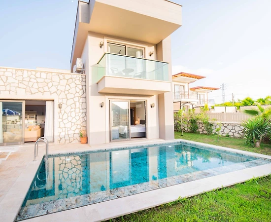 Kaş Andifli'de Modern Tasarımlı, Özel Havuzlu, Taş Villa - 1
