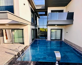 Kuşadası Soğucak'ta Modern Mimarili, Özel Havuzlu, Konforlu Villa - 3