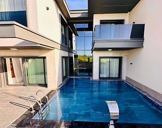 Kuşadası Soğucak'ta Modern Mimarili, Özel Havuzlu, Konforlu Villa - 3
