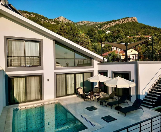 Fethiye Faralya'da Sakin Konumda, Özel Havuzlu, İkiz Villa - 1