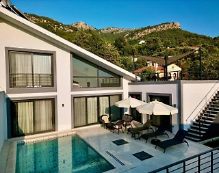 Fethiye Faralya'da Sakin Konumda, Özel Havuzlu, İkiz Villa - 1