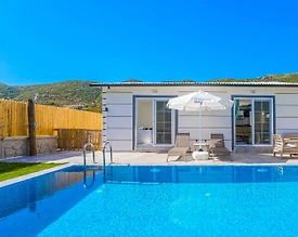 Kaş Sarıbelen'de Yemyeşil Bahçeli, Özel Havuzlu, Lüks Villa - 2