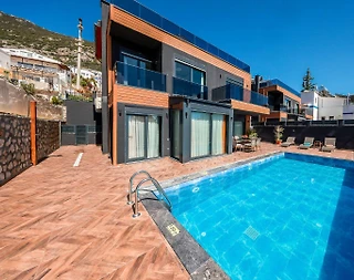 Kaş Kalkan'da Merkezi Konumda, Özel Havuzlu, Manzaralı Villa - 1