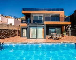 Kaş Kalkan'da Merkezi Konumda, Özel Havuzlu, Manzaralı Villa - 2