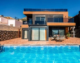 Kaş Kalkan'da Merkezi Konumda, Özel Havuzlu, Manzaralı Villa - 2