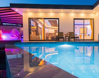 Kaş İslamlar'da Panoramik Deniz Manzaralı, Özel Havuzlu, 1+1 Villa - 1