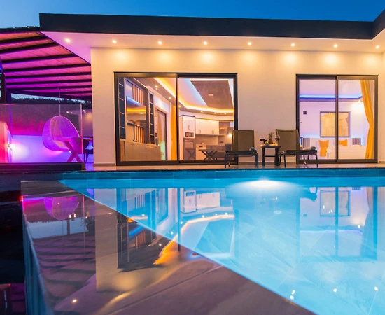 Kaş İslamlar'da Panoramik Deniz Manzaralı, Özel Havuzlu, 1+1 Villa - 1