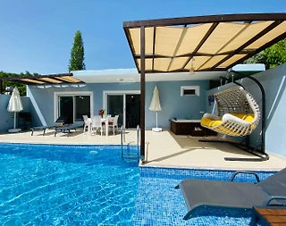 Kaş İslamlar'da Doğa Manzaralı, Özel Havuzlu, Modern Tasarımlı Villa - 1