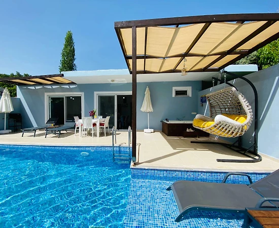 Kaş İslamlar'da Doğa Manzaralı, Özel Havuzlu, Modern Tasarımlı Villa - 1