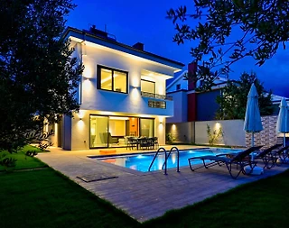 Fethiye Ölüdeniz'de Geniş Bahçede, Özel Havuzlu, Merkezi Villa - 2