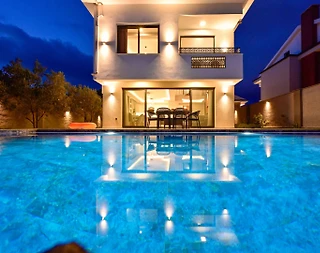 Fethiye Ölüdeniz'de Geniş Bahçede, Özel Havuzlu, Merkezi Villa - 3