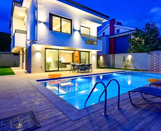 Fethiye Ölüdeniz'de Geniş Bahçede, Özel Havuzlu, Merkezi Villa - 1