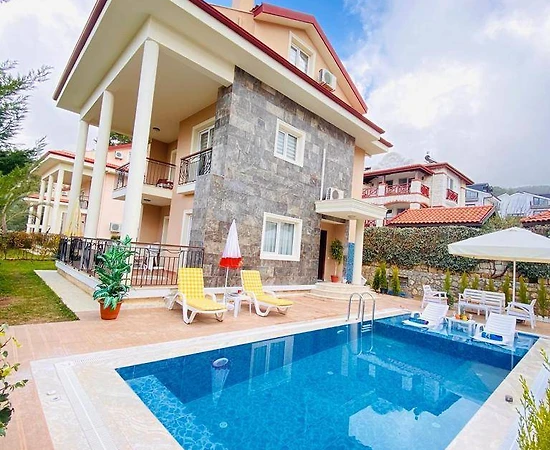 Fethiye Ölüdeniz'de Site İçerisinde, Ortak ve Özel Havuzlu, Kiralık Villa - 1