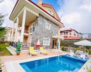 Fethiye Ölüdeniz'de Site İçerisinde, Ortak ve Özel Havuzlu, Şık Villa - 1