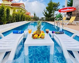 Fethiye Ölüdeniz'de Site İçerisinde, Ortak ve Özel Havuzlu, Kiralık Villa - 2