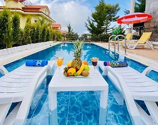 Fethiye Ölüdeniz'de Site İçerisinde, Ortak ve Özel Havuzlu, Şık Villa - 2