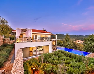 Kaş Çukurbağ'da Doğa Manzaralı, Özel Havuzlu, 8 Kişilik, Şık Villa - 1