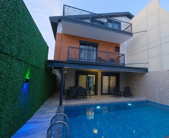 Fethiye Akarca'da Merkezi Konumda, Özel Havuzlu, Modern Villa - 1