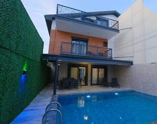 Fethiye Akarca'da Merkezi Konumda, Özel Havuzlu, Modern Villa - 1
