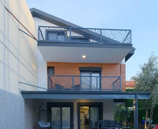 Fethiye Akarca'da Merkezi Yakın Konumda, Özel Havuzlu, İkiz Villa - 1