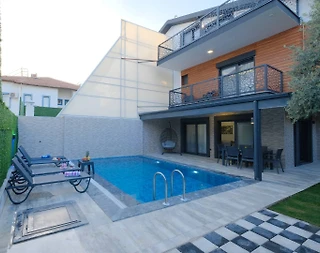 Fethiye Akarca'da Merkezi Yakın Konumda, Özel Havuzlu, İkiz Villa - 5