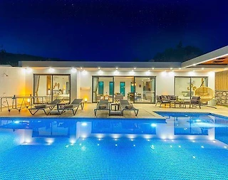 Kaş İslamlar'da Yemyeşil Doğa Manzaralı, Özel Havuzlu, Şık Villa - 1