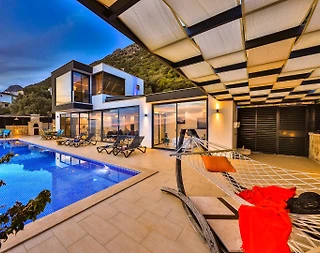 Kaş Bezirgan'da Deniz Manzaralı, Sonsuzluk Havuzlu, Balayı Villası - 1