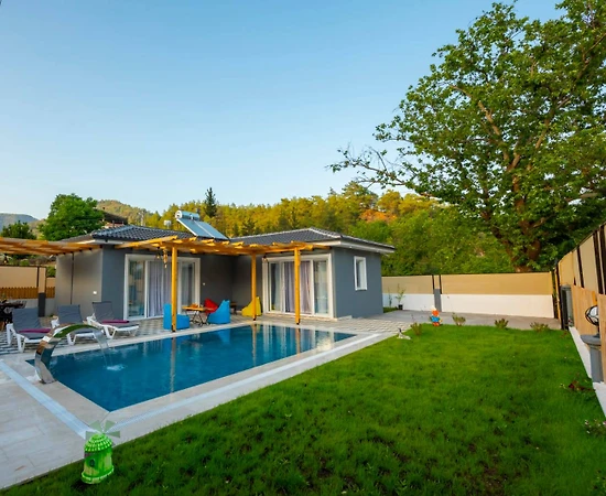 Muğla Fethiye'de Sakin Konumda, Özel Havuzlu, Kiralık Villa - 1