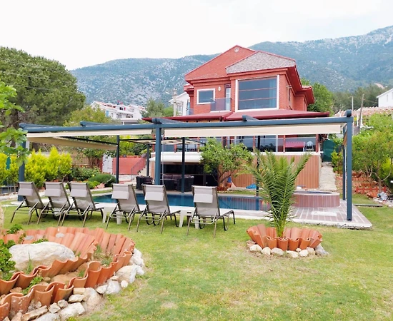 Fethiye Ölüdeniz'de Sakin Konumda, Özel Havuzlu, Konforlu Villa - 1