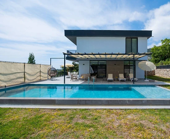 Kaş İslamlar'da Kalabalık Ailelere Uygun, Özel Havuzlu, Konforlu Villa - 1