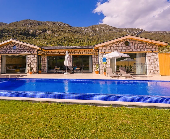 Kaş Hacıoğlan'da Doğanın Kalbinde, Özel Havuzlu, Kiralık Taş Villa - 1