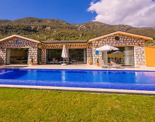 Kaş Hacıoğlan'da Doğanın Kalbinde, Özel Havuzlu, Kiralık Taş Villa - 1