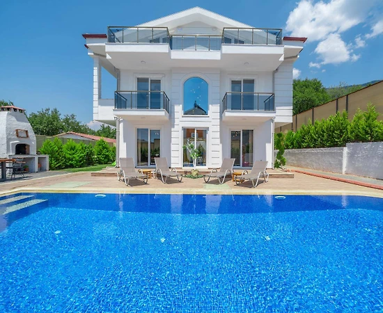 Fethiye Ölüdeniz'de Geniş Ailelere Uygun, Özel Havuzlu, 3+1 Villa - 1