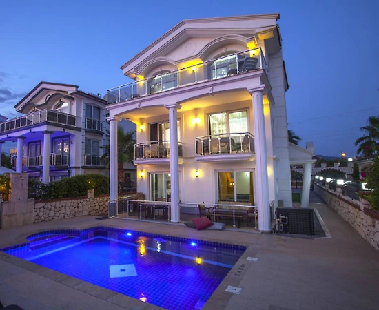 Fethiye Foça'da Kalabalık Ailelere Uygun, Özel Havuzlu, Kiralık Villa - 1