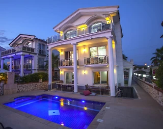 Fethiye Foça'da Kalabalık Ailelere Uygun, Özel Havuzlu, Kiralık Villa - 1