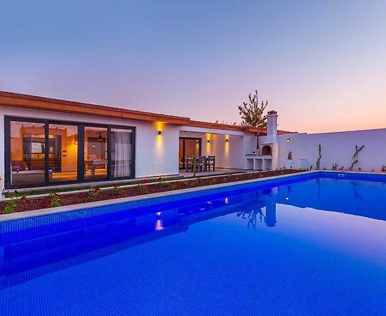 Fethiye Ölüdeniz'de Çekirdek Ailelere Uygun, Özel Havuzlu, Kiralık Villa - 1