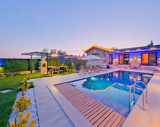 Muğla Seydikemer'de Sessiz Konumda, Özel Havuzlu, Taş Villa - 1