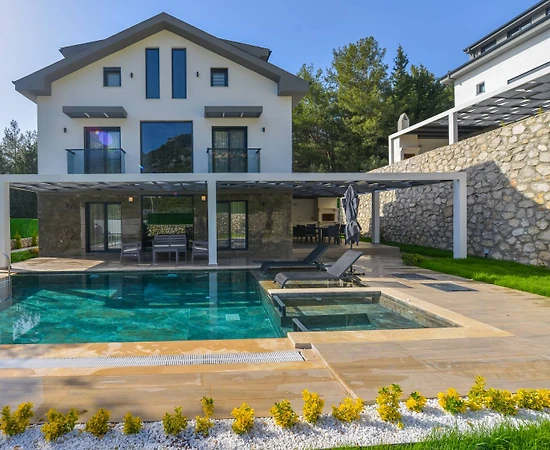 Fethiye Ölüdeniz'de Geniş Ailelere Uygun, Özel Havuzlu, Ferah Villa - 1