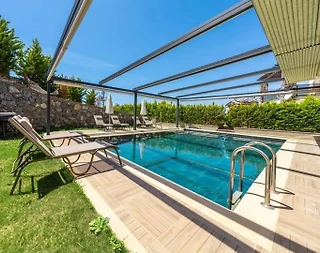 Fethiye Ölüdeniz'de Yemyeşil Bahçeli, Özel Havuzlu, 5+1 Villa - 2