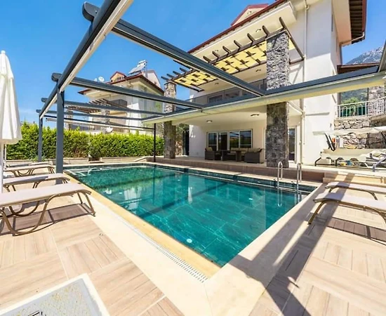 Fethiye Ölüdeniz'de Yemyeşil Bahçeli, Özel Havuzlu, 5+1 Villa - 1