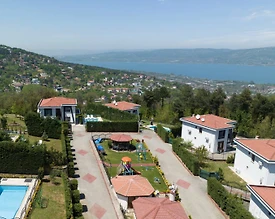 Sapanca Güldibi'nde Modern Tasarımlı, Isıtmalı Havuzlu, Kiralık Villa - 2