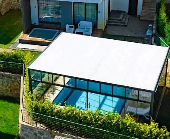 Sapanca Güldibi'nde Çekirdek Ailelere Uygun, Kapalı Havuzlu, Kiralık Villa - 1