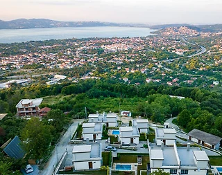 Sapanca Güldibi'nde Muhteşem Tesiste, Özel Havuzlu, Modern Villa - 5