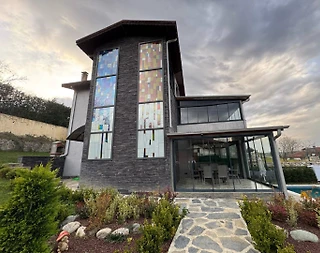 Sapanca Yanık'ta Göl Manzaralı, Isıtmalı Özel Havuzlu, Bahçeli Villa - 1