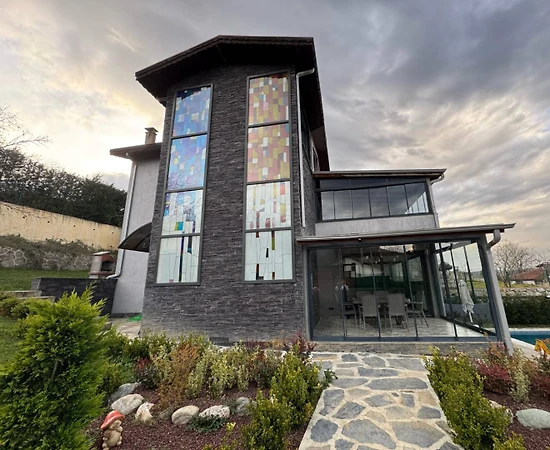 Sapanca Yanık'ta Göl Manzaralı, Isıtmalı Özel Havuzlu, Bahçeli Villa - 1